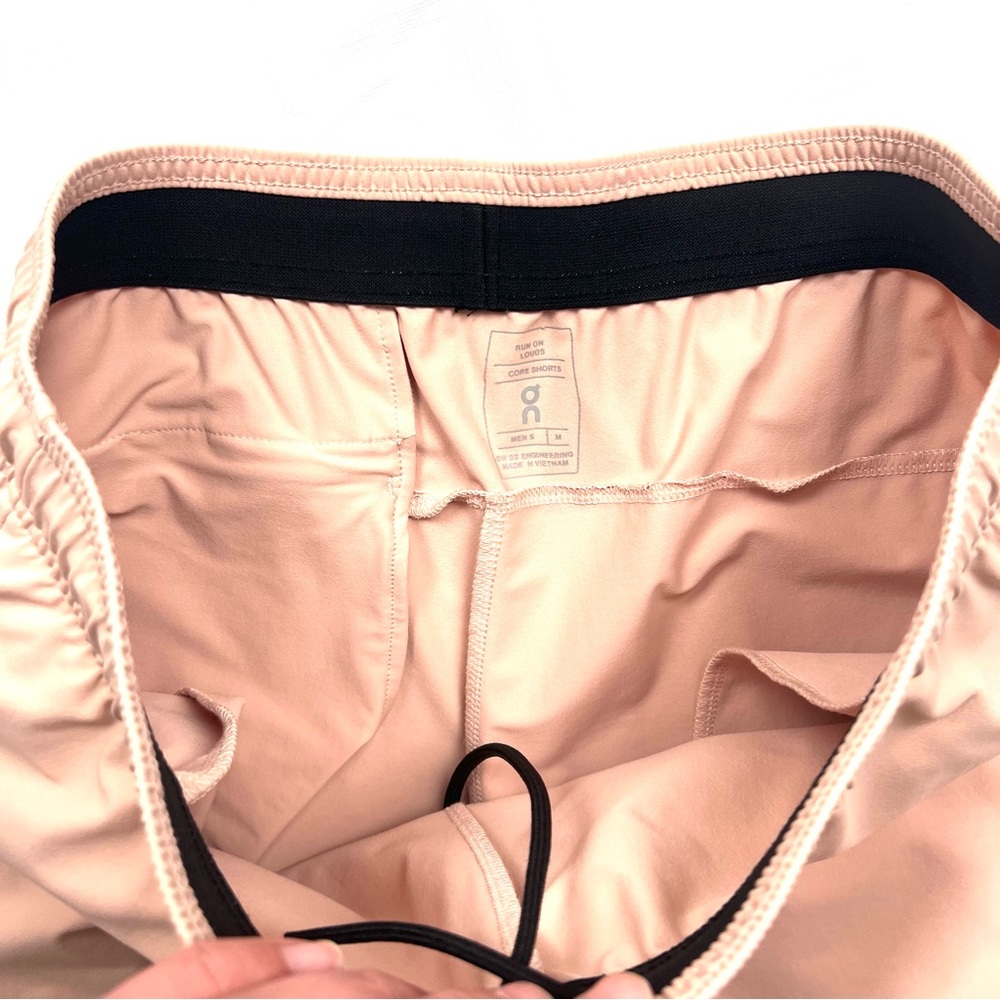 ON Run On Cloud Running Gym Men's Medium 6” Core Shorts Peach - Picture 11 of 11